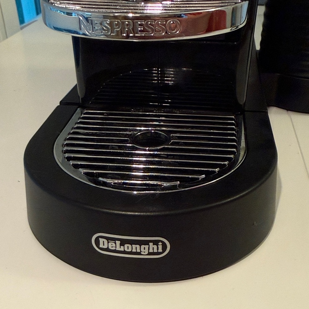 Nespresso Original Citiz Espresso Machine with Milk Frother - Black - Picture 6 of 8